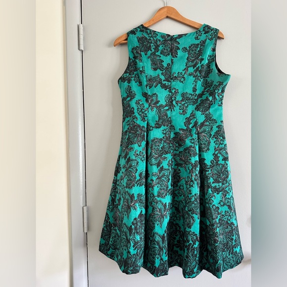 Jessica Howard retro scoop neck green/black paisley print fit and flare dress - Picture 8 of 9